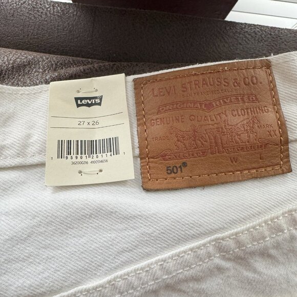 Ladies white denim Levi's - Picture 2 of 4